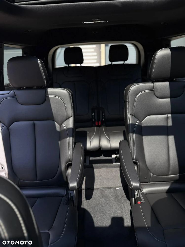 Jeep Grand Cherokee - 15