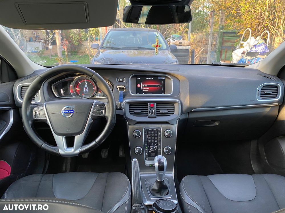 Volvo V40 D4 VEA Momentum - 4