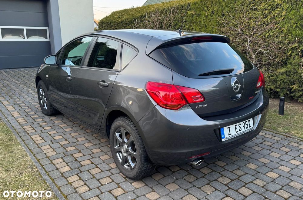 Opel Astra 1.4 Turbo 150 Jahre - 4