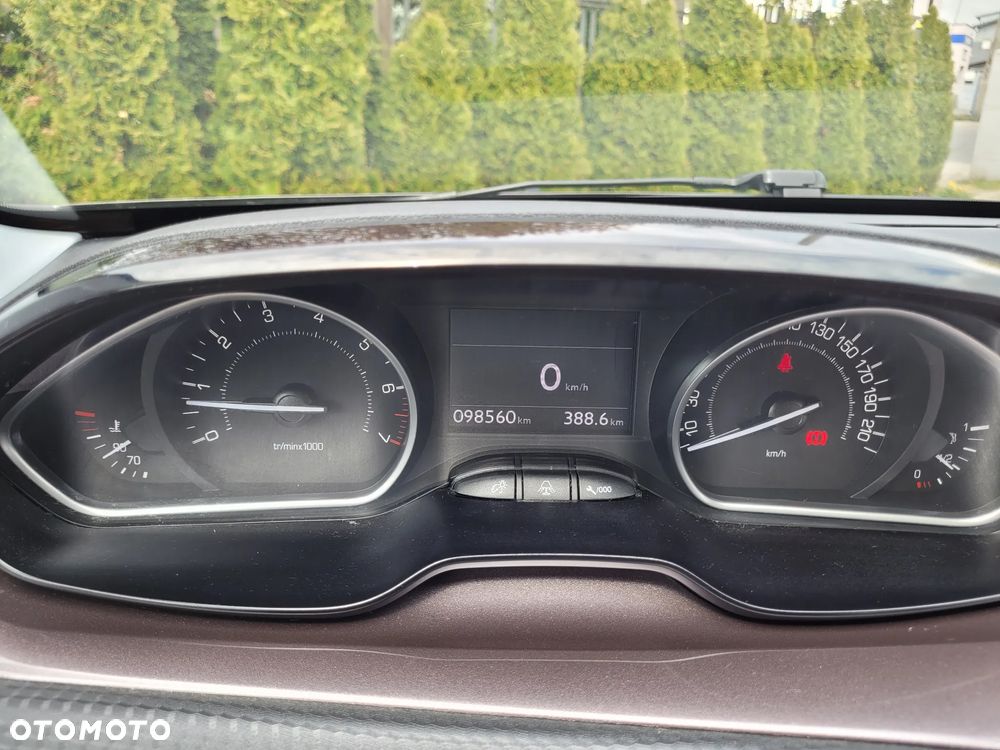 Peugeot 2008 1.2 VTi/Pure Tech Active - 2