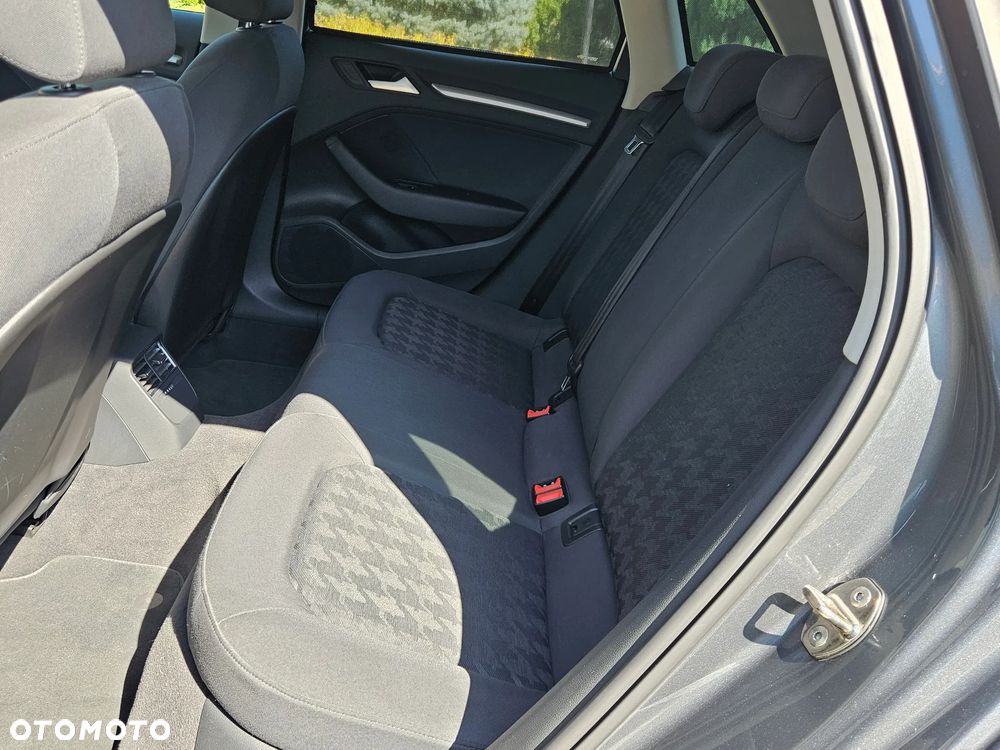 Audi A3 Sportback 1.6 TDI ultra Attraction - 14