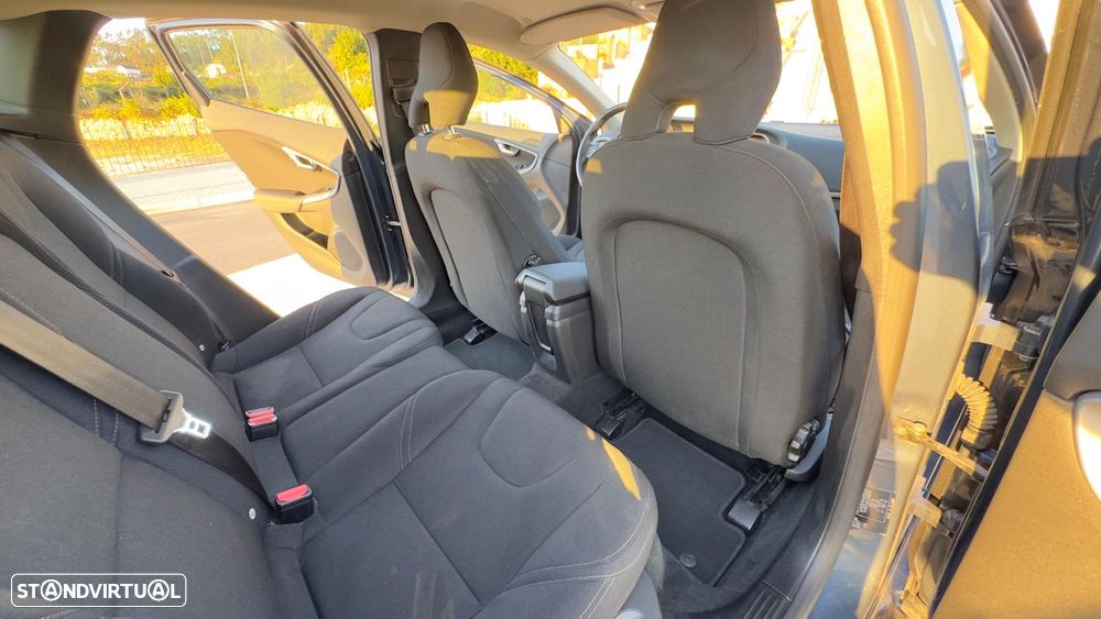 Volvo V40 D2 Kinetic - 16
