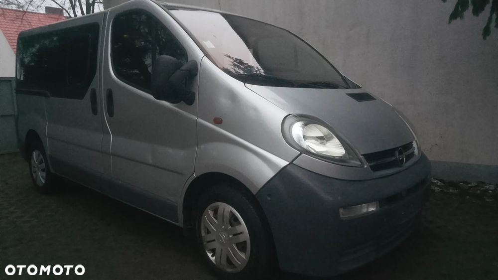 Renault Trafic Passenger - 1