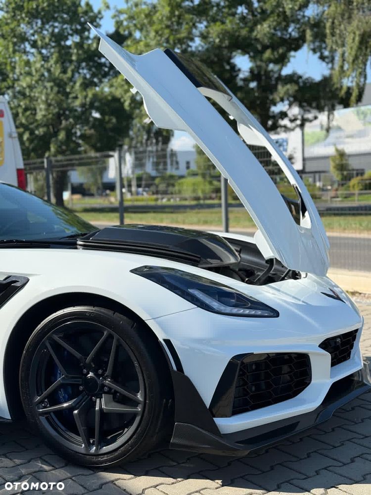 Chevrolet Corvette - 16