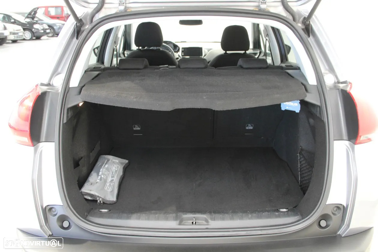 Peugeot 2008 1.2 PureTech Signature - 30