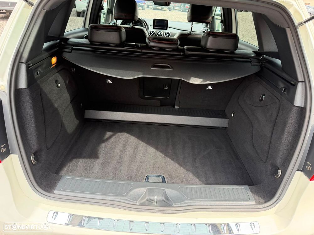 Mercedes-Benz B 220 d AMG Line - 17