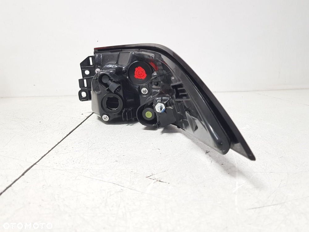 LAMPA TYLNA TYŁ LEWA TOYOTA COROLLA XII E21 SEDAN 19-24 81561-02D11-00  81561 - 9