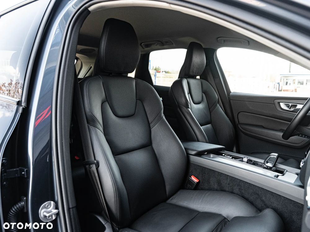 Volvo XC 60 B5 B AWD Plus Dark - 25