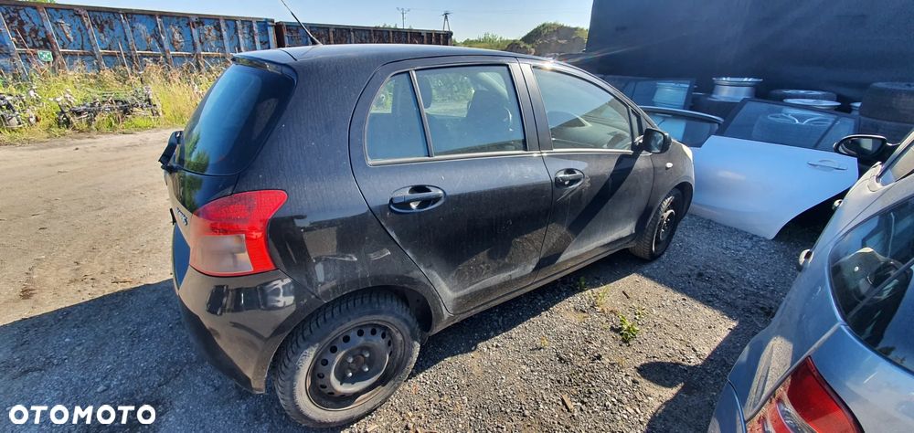 Toyota Yaris II maska drzwi zderzak lampa klapa fotele wszystkie części - 5