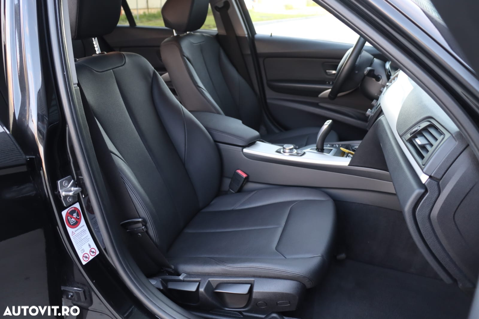 BMW Seria 3 318d DPF Touring Aut. - 6