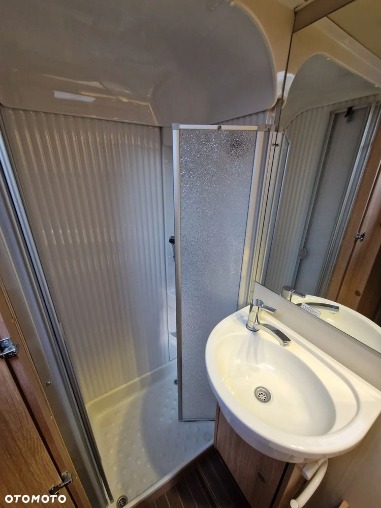 Sunlight A70 Kamper 6 Osób Alkowa Fiat 2.3 JTD Capron A62 Carado A464 - 31