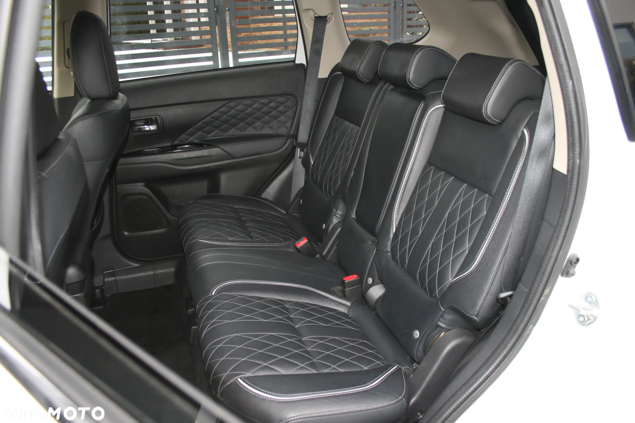 Mitsubishi Outlander 2.2 DID Intense + 4WD - 8