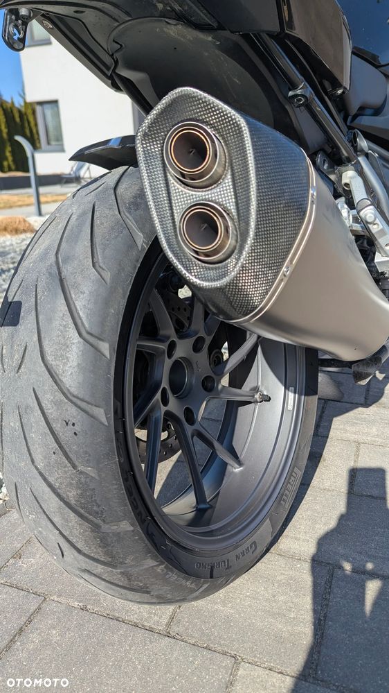 BMW R - 8