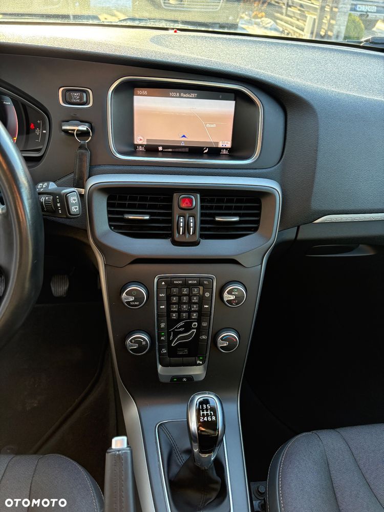 Volvo V40 Cross Country D2 Momentum - 14