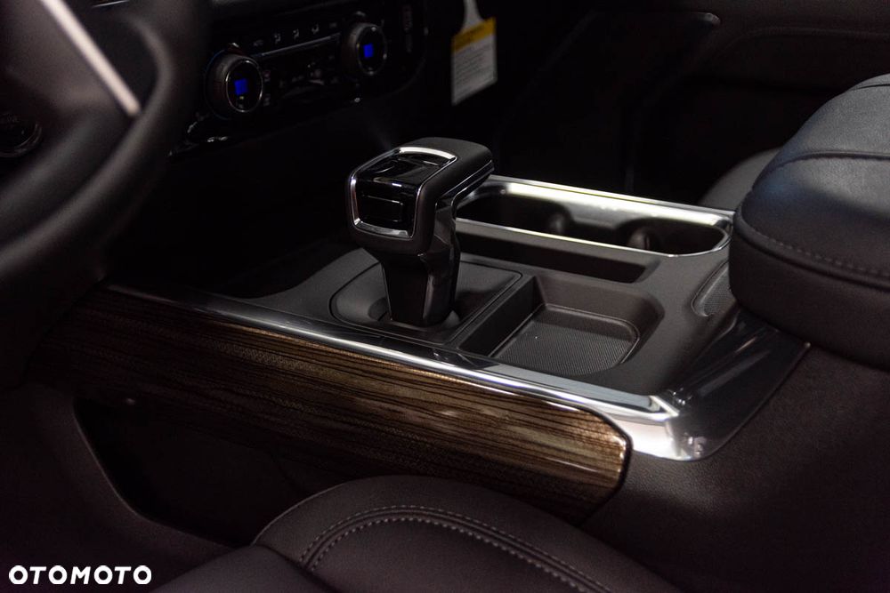 Chevrolet Silverado - 10