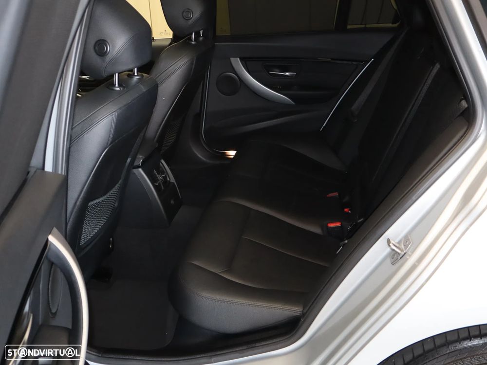 BMW 320 d EfficientDynamics Line Sport Auto - 15