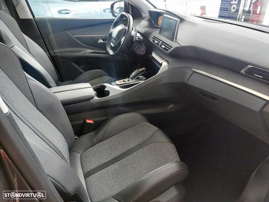 Peugeot 5008 1.5 BlueHDi Allure EAT8 - 48