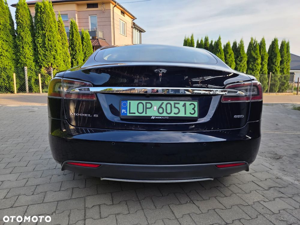 Tesla Model S 85 D - 17