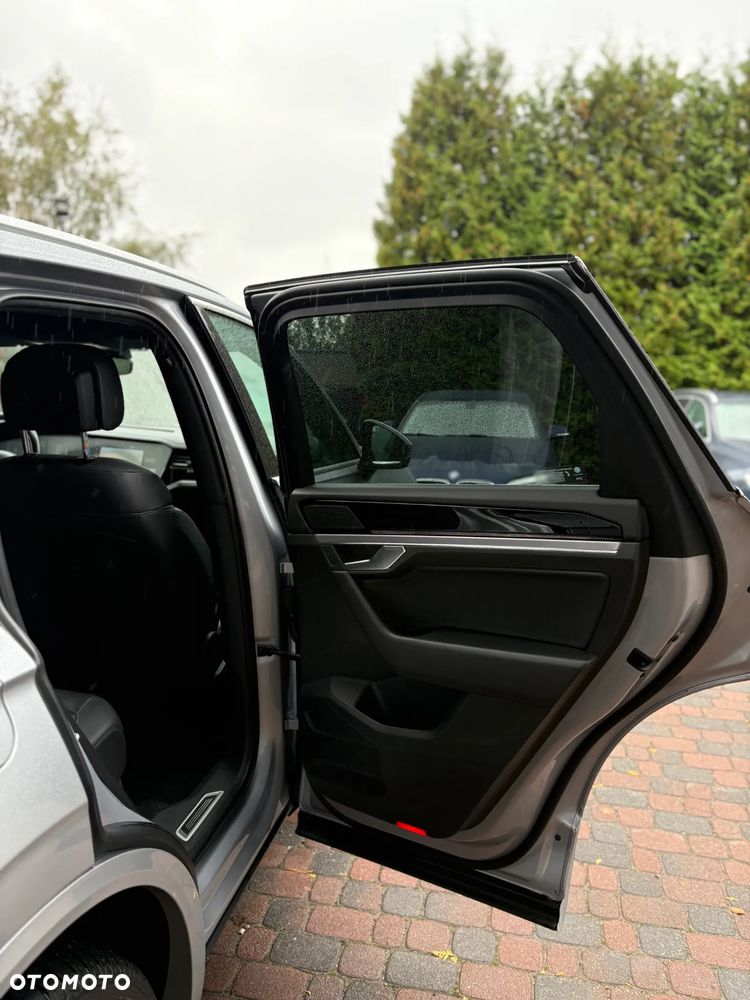 Volkswagen Touareg 3.0 V6 TDI SCR 4Mot R-Line - 11
