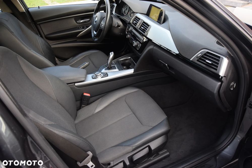 BMW Seria 3 320i Advantage - 21