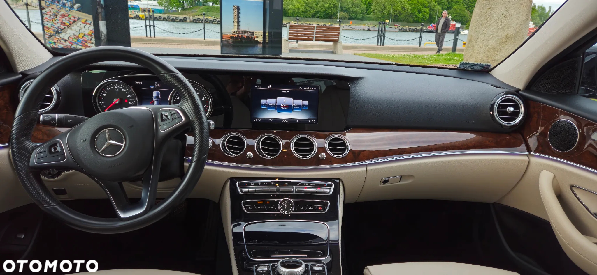 Mercedes-Benz Klasa E 200 9G-TRONIC - 24
