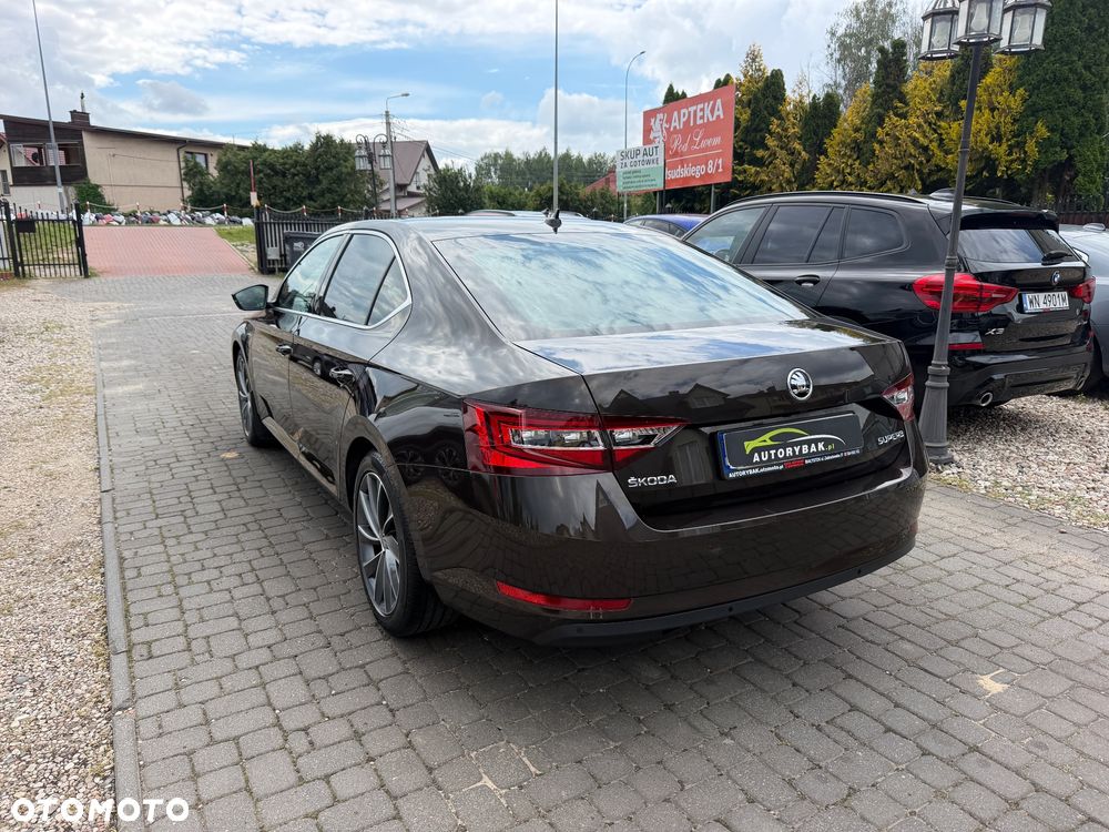 Skoda Superb 2.0 TDI L&K DSG - 38