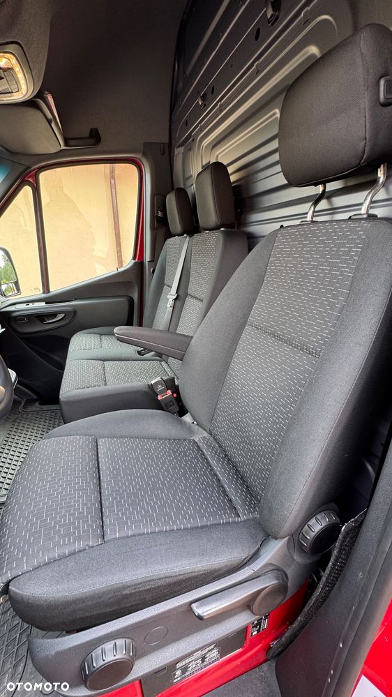 Mercedes-Benz Sprinter - 11