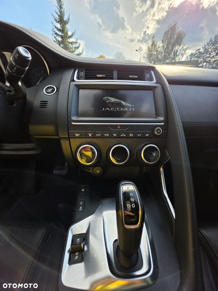 Jaguar E-Pace - 11