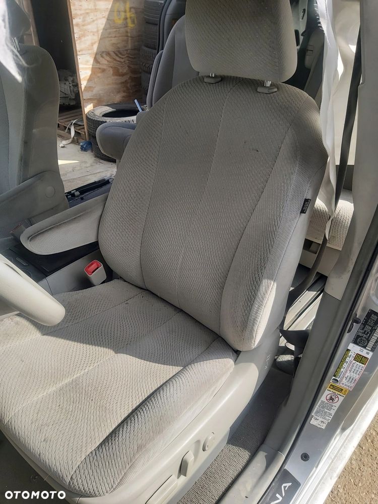 TOYOTA SIENNA fotel fotele przód tył 8 osób - 8