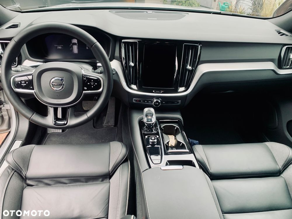 Volvo V60 T6 AWD Recharge Plus Dark - 5