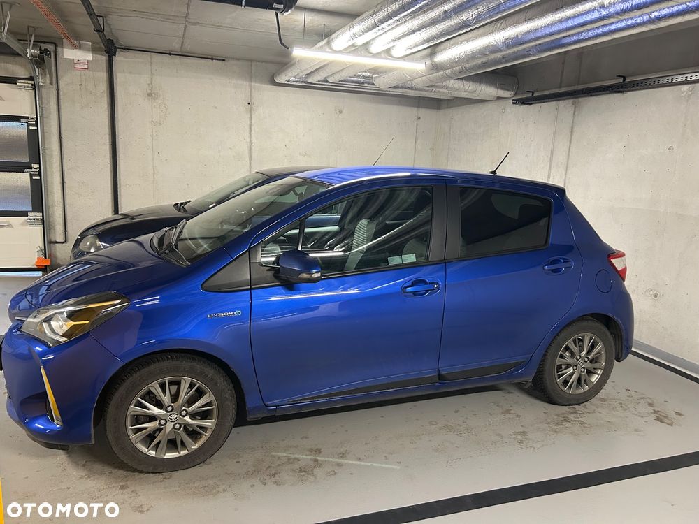 Toyota Yaris Hybrid 100 Premium - 2