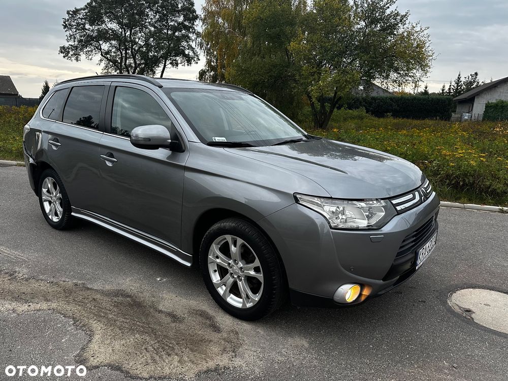 Mitsubishi Outlander 2.0 Instyle Navi - 2
