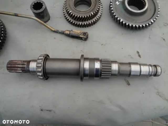 Kosz przedniego napędu przystawka Z61 New Holland 8560 - 3