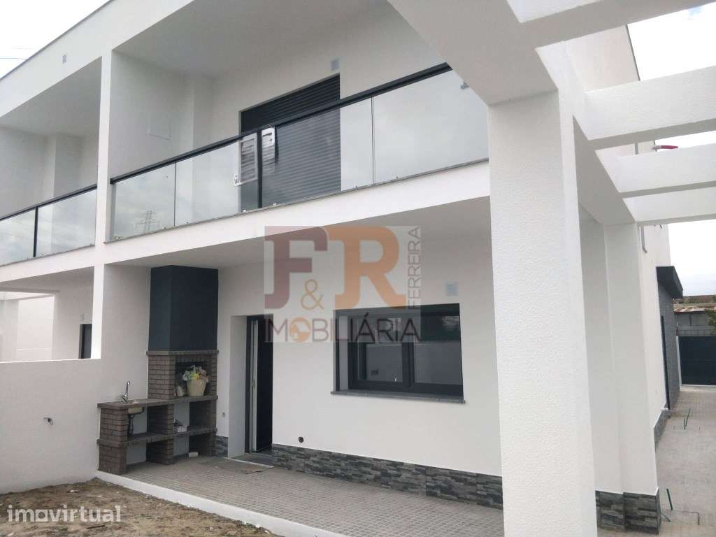 EXCELENTE!!Moradia Geminada DuplexT3 localizada em Fernão Ferro - Grande imagem: 3/18