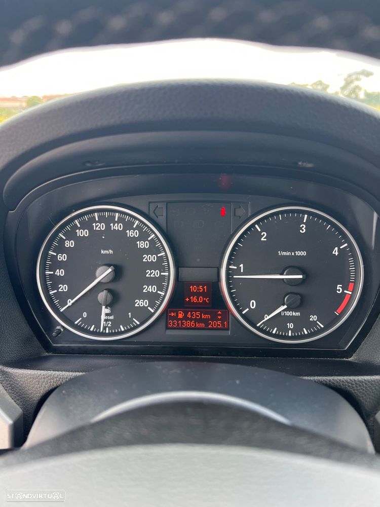 BMW 318 d Dynamic - 10