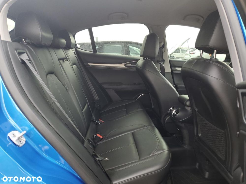 Alfa Romeo Stelvio 2.0 Turbo 16V AT8-Q4 Ti - 9