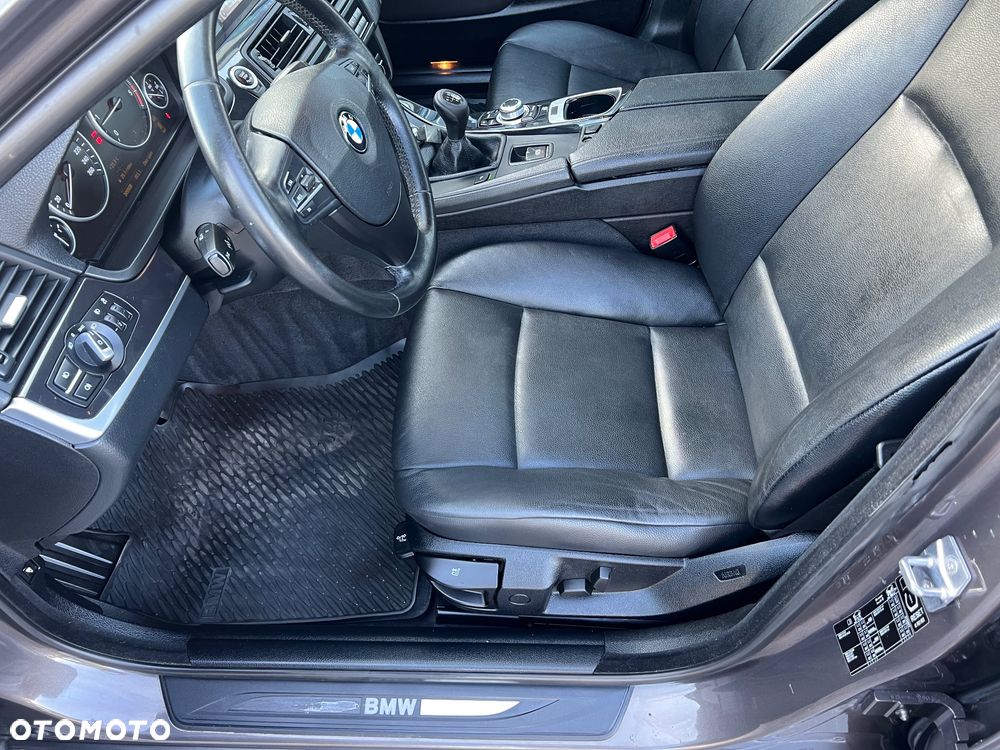 BMW Seria 5 525d - 14