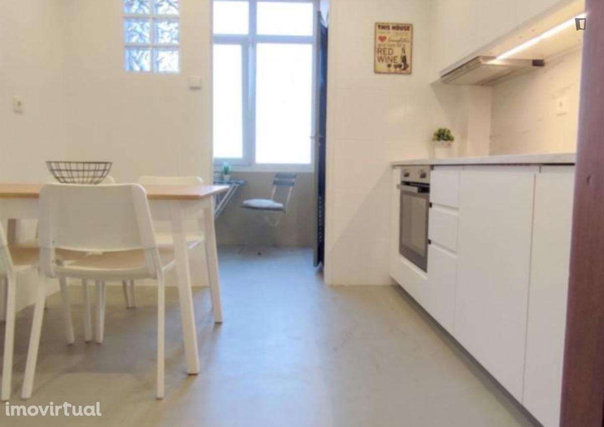 Quarto - localizado em Santo Ildefonso Porto - Grande imagem: 5/8