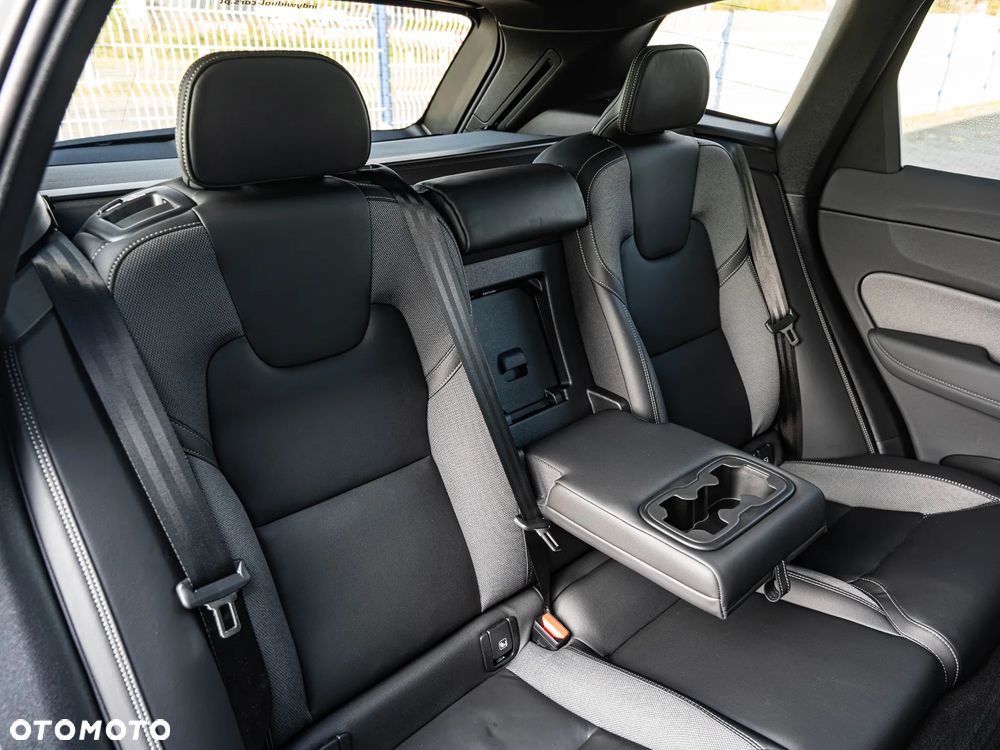 Volvo XC 60 B5 B AWD Plus Dark - 27