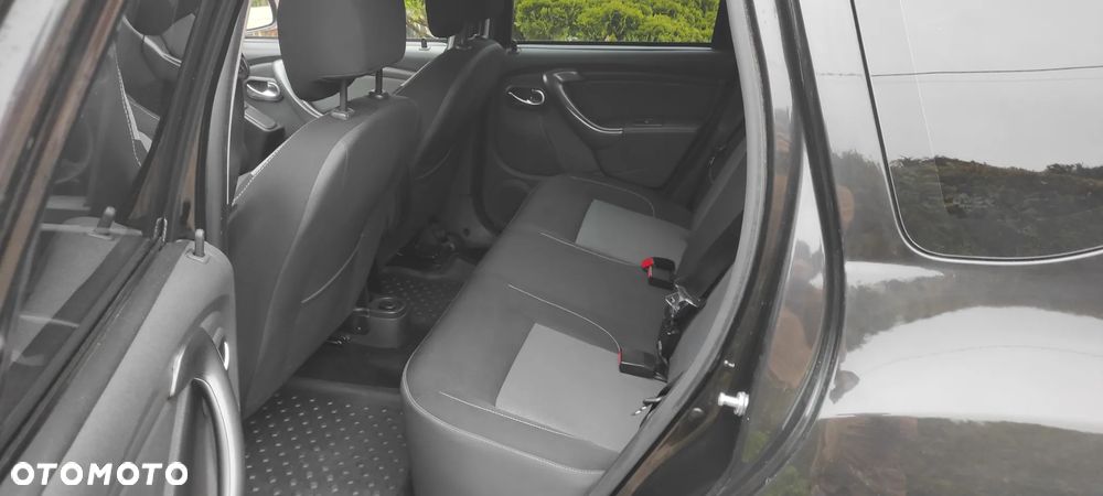 Dacia Duster 1.6 SCe Blackshadow S&S - 11
