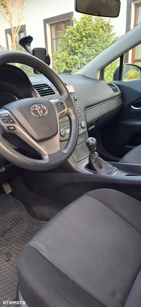 Toyota Avensis 1.6 Luna - 10