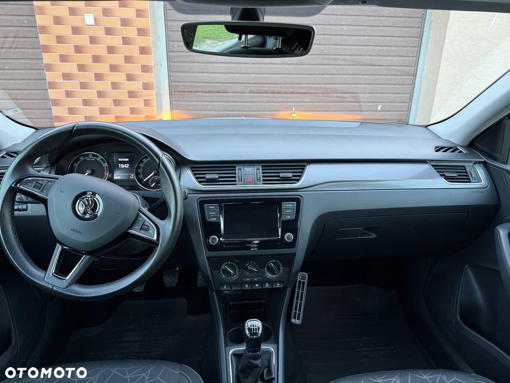 Skoda RAPID 1.0 TSI Cool Edition R&G - 9