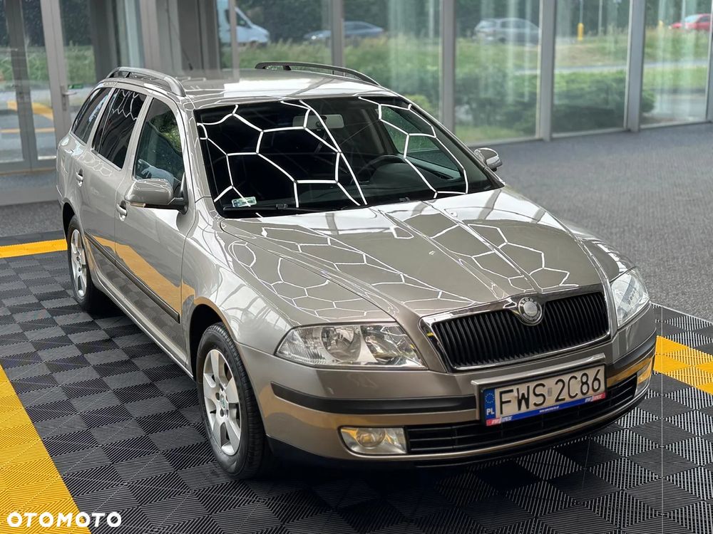 Skoda Octavia 1.6 Combi Ambiente - 1