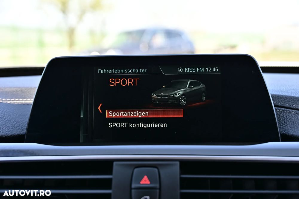 BMW Seria 3 320d Aut. Sport Line - 27