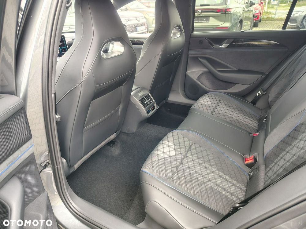 Volkswagen Passat - 9