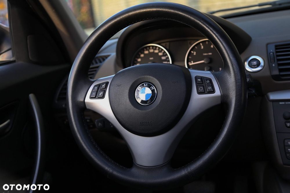 BMW Seria 1 - 32