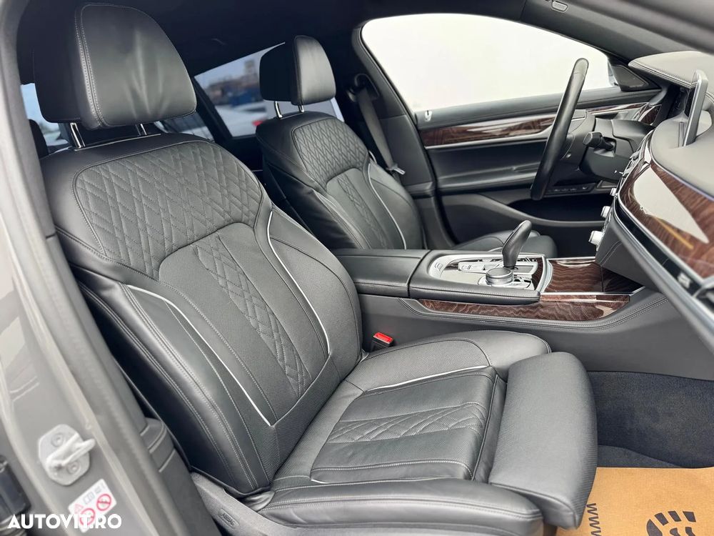 BMW Seria 7 730d xDrive MHEV - 24