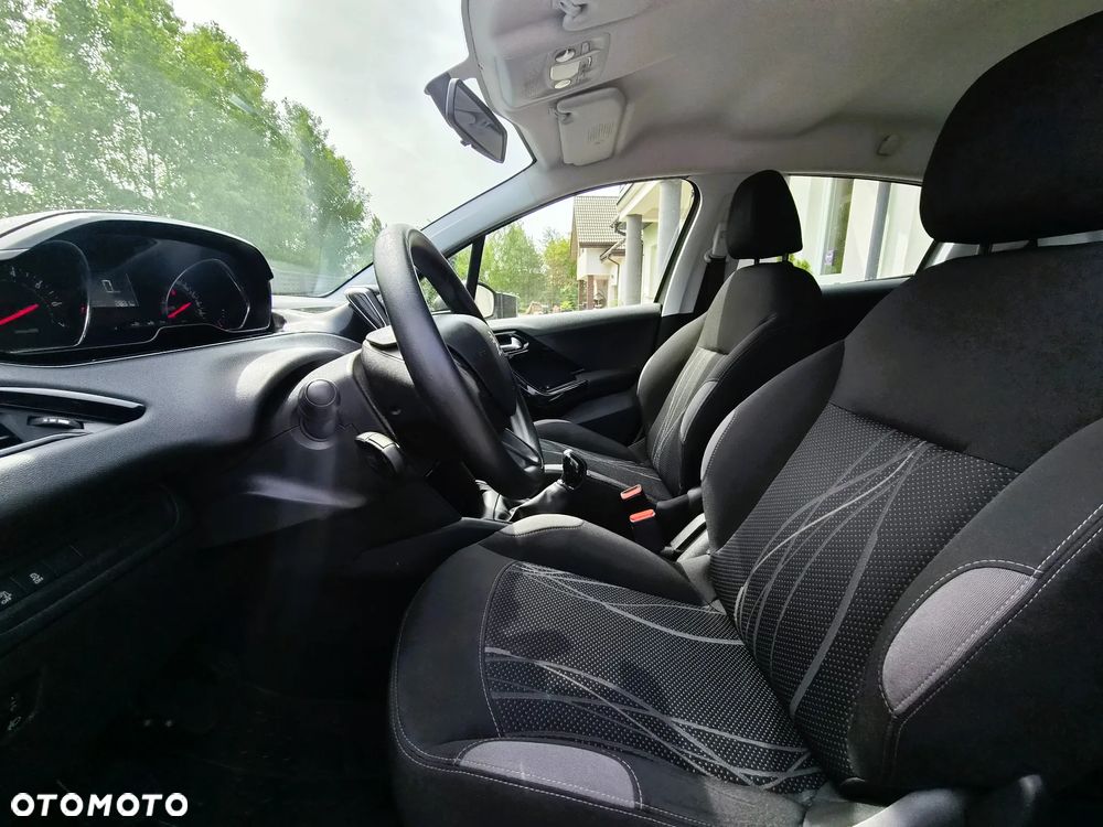 Peugeot 208 - 9