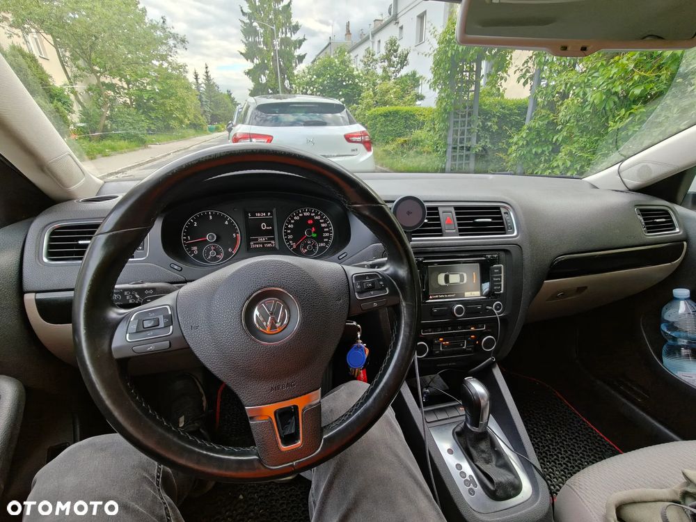 Volkswagen Jetta 1.6 TDI Comfortline DSG - 11
