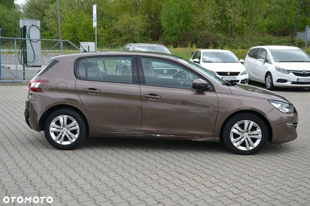 Peugeot 308 - 8